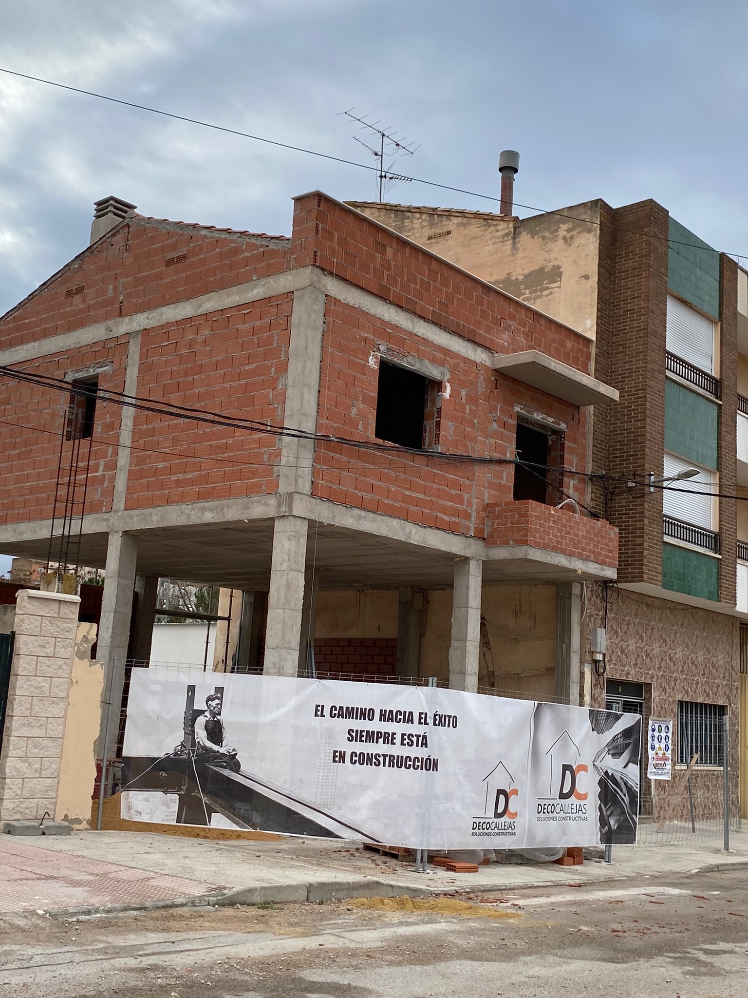 IMG_9872 Construcción de bloque de pisos en denia